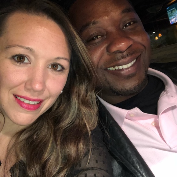 Meet your Posher, Nicole - Picture 1 of 3